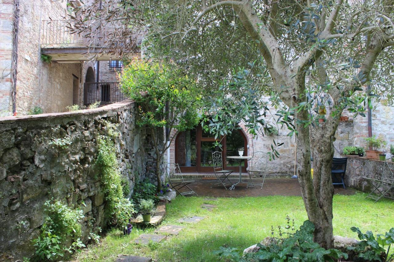 Guest House Il Giardino Колле-ди-Валь-д'Эльса Экстерьер фото